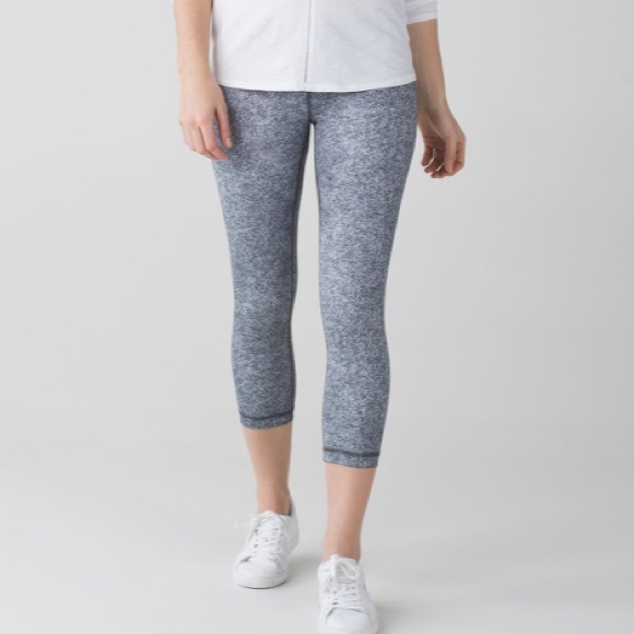 Lululemon Wunder Under Crop III - Picture 3 of 7